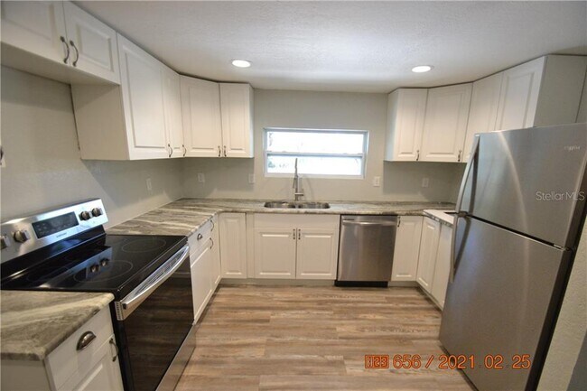 Building Photo - 419 Stremma Rd