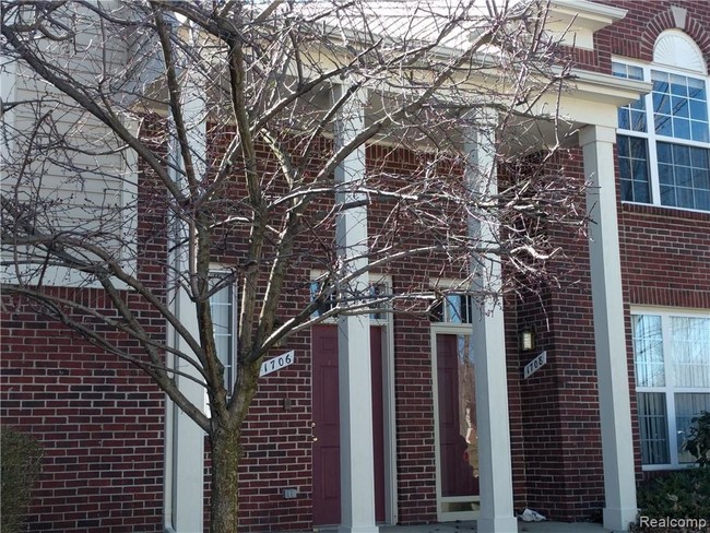 Building Photo - 1706 Deepwood Cir