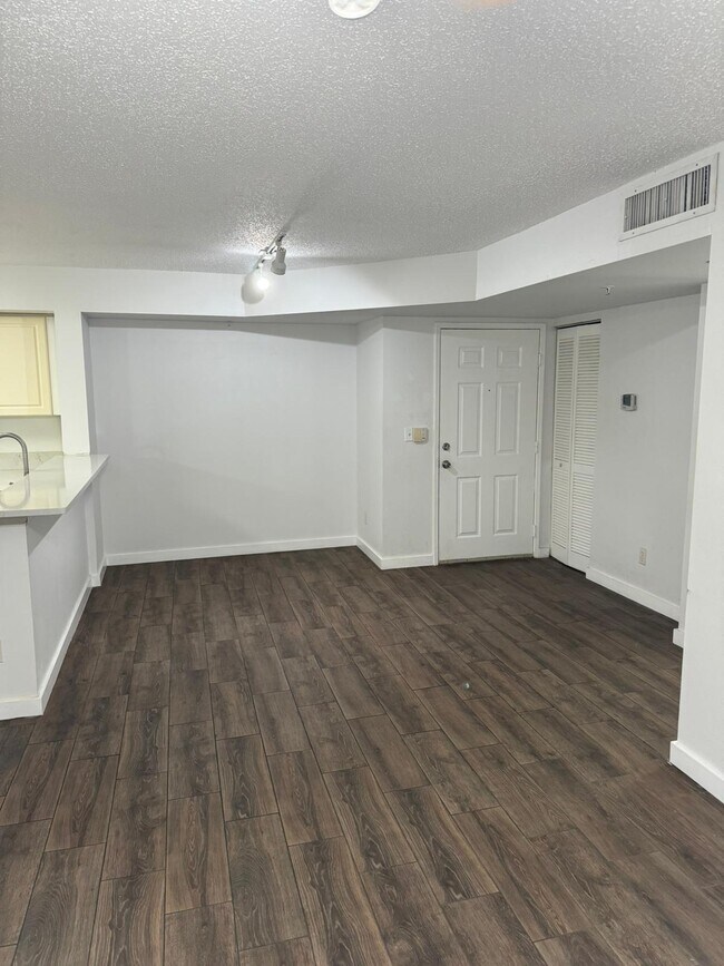 Foto del edificio - 1270 Wildwood Lakes Blvd