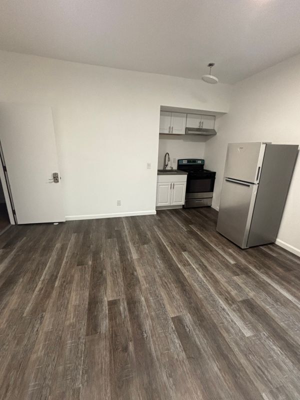 Foto del edificio - 2704 S Vermont Ave