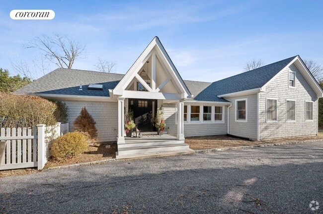 Building Photo - 5 Halsey Ave