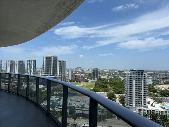 Foto del edificio - 488 NE 18th St