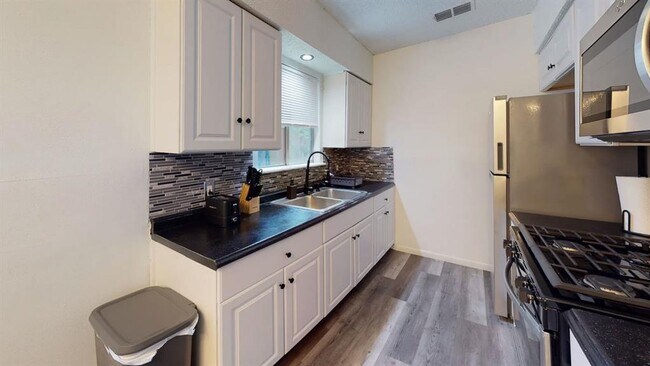 Foto del edificio - 1109 Gardner Cove