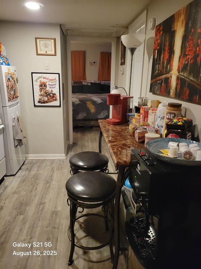 Building Photo - 1 Bedroom, 1 Bath Apartment at Seahawk Squ...