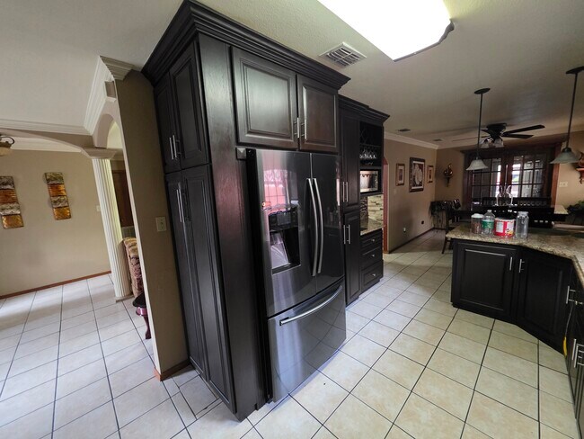 Electrodomésticos incluidos - 209 La Silla Dr