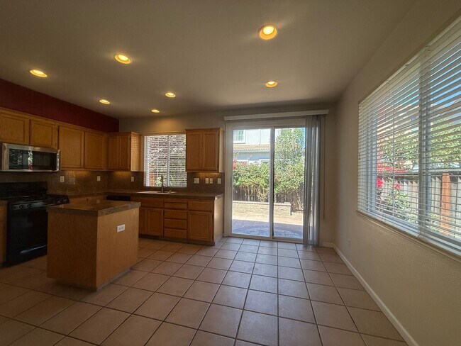 Foto del edificio - 2145 Kingsbury Cir