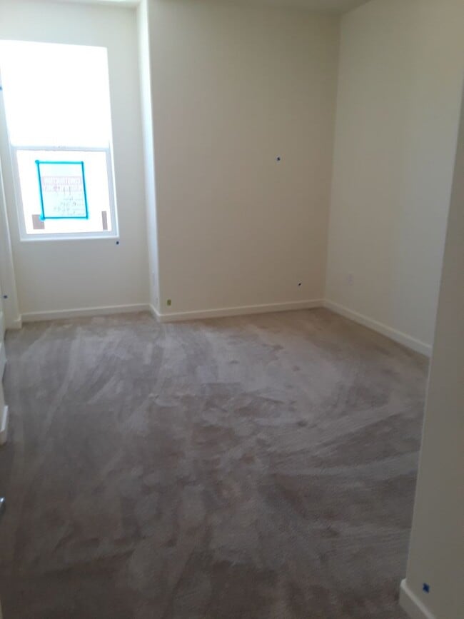 Building Photo - Stunning Brand-New 3 Bed, 2.5 Bath townhom...