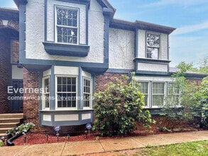 Building Photo - 3059 Southampton Dr