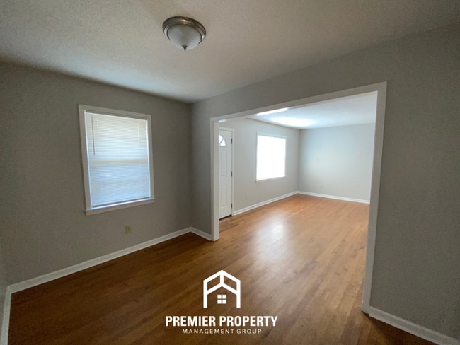 Building Photo - Spacious 4BR/2BA Home w/ Hardwood Floors & Fenced Yard in Memphis