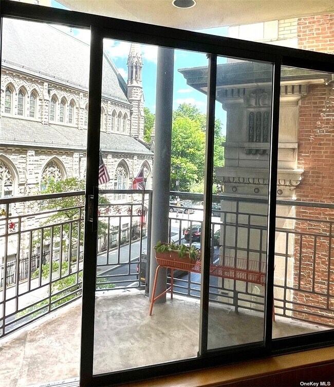 Foto del edificio - 8 W 65th St
