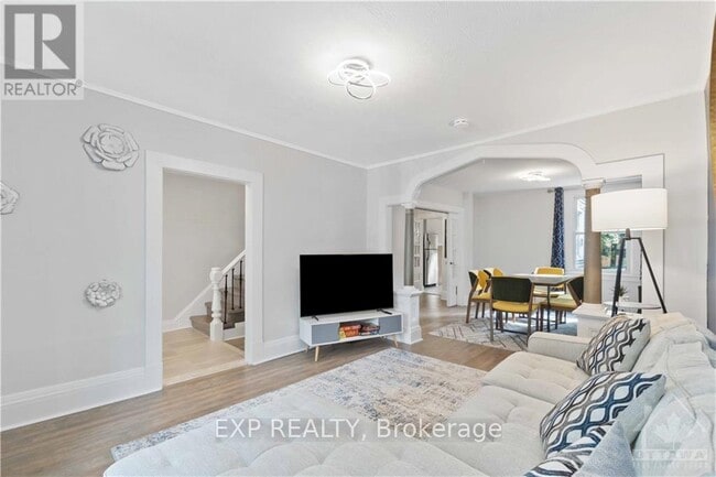 Building Photo - 162 King Edward Ave