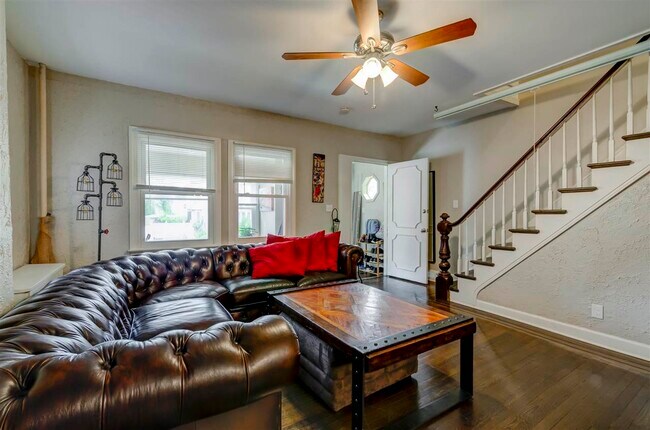 Foto del edificio - 13 E 44th St