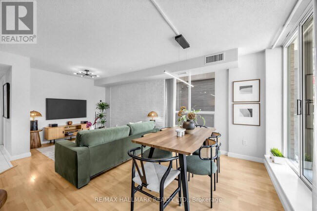 Photo du bâtiment - 311 Richmond St E
