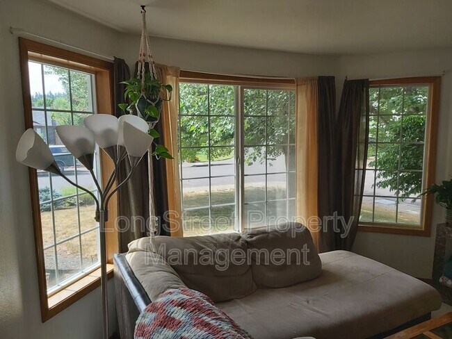 Building Photo - 1446 SW Birdie Dr