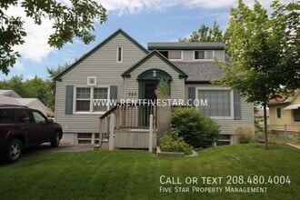 Building Photo - 223 1/2 N 12th Ave