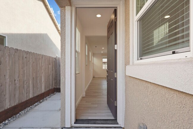 Building Photo - 3012 Salonie Ct