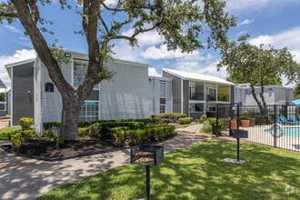 Building Photo - Brays Villa