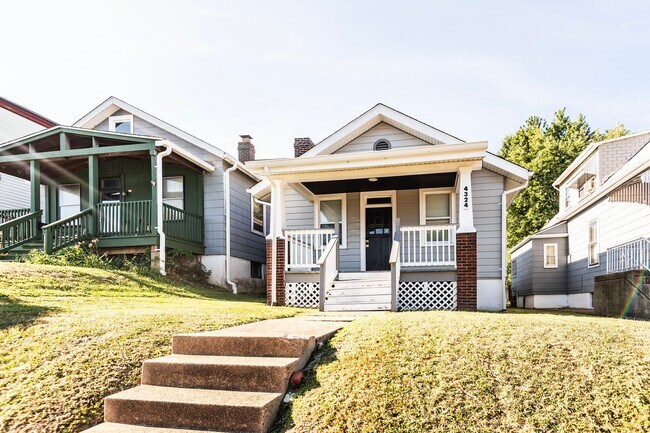 Building Photo - Beautiful Renovated 2 Bed 1 Bath Home