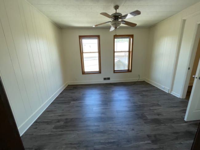 Building Photo - 507 E 8th St