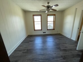 Building Photo - 507 E 8th St