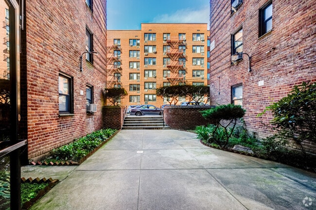 Building Photo - 8360 Vietor Ave