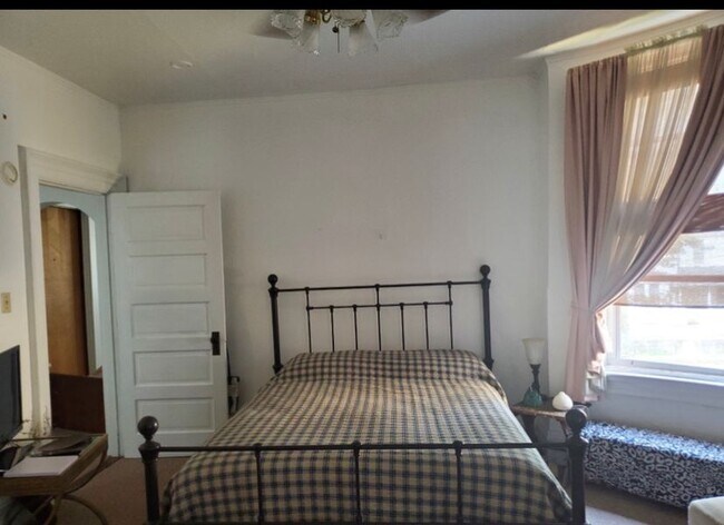 Bedroom - 53 Belvidere St