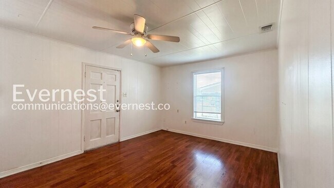 Foto del edificio - 118 Cravens Ave