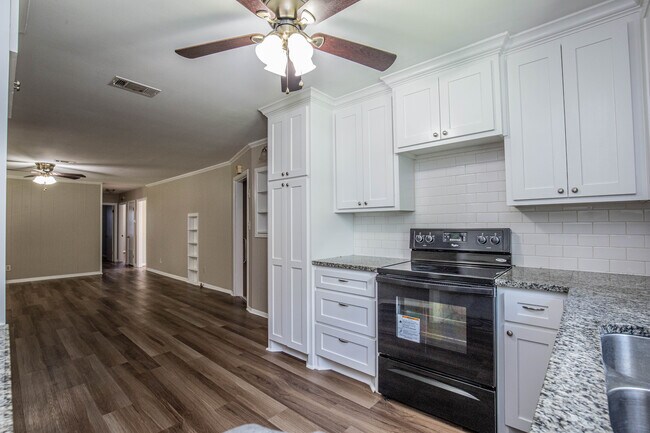 Foto del edificio - 8805 Woodway Dr