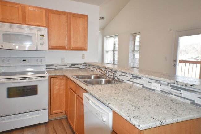 Building Photo - Coming soon!!! Stunning 2 Bed 2 Bath Apart...