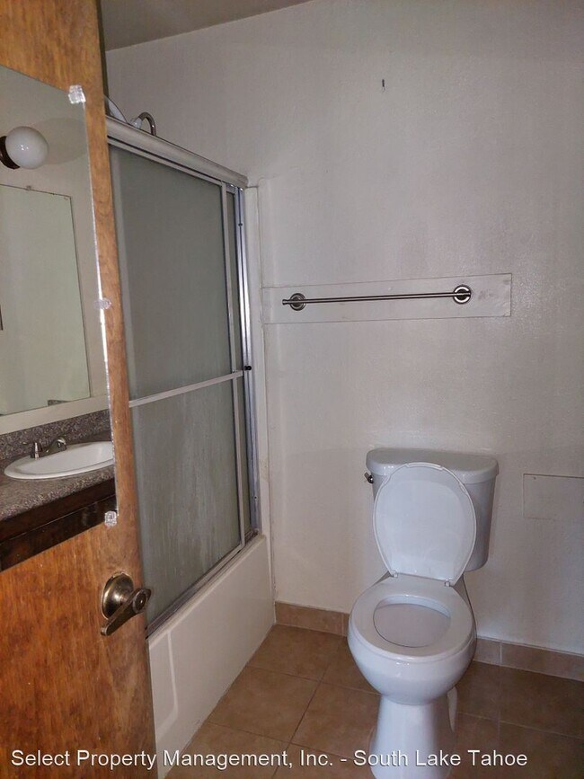 Building Photo - 4 br, 2 bath House - 736 Lassen Dr
