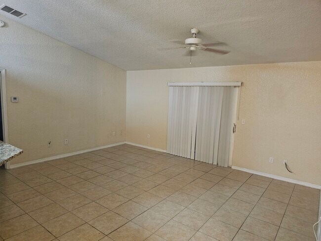 Building Photo - 523 Silver Way Dr