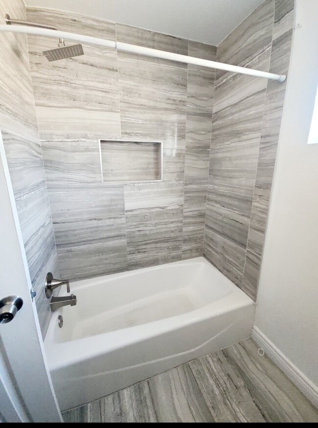 Foto del edificio - 5503 Bertellis Ln