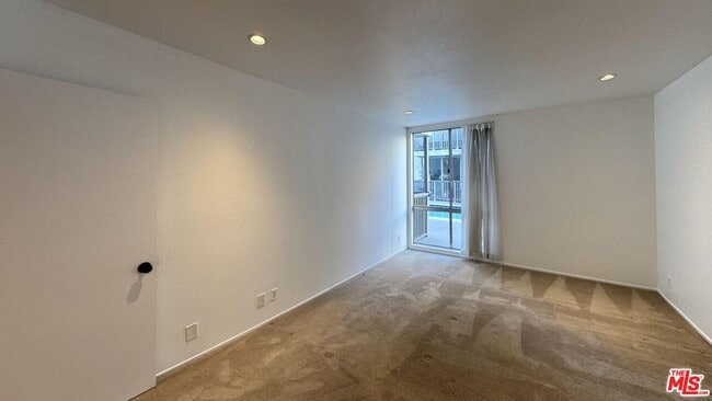 Foto del edificio - 1134 Alta Loma Rd