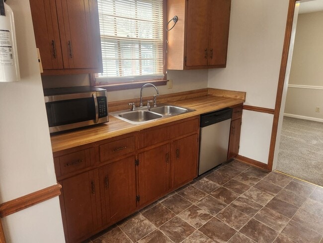 Foto del edificio - SPACIOUS RANCH!!! Close to Post