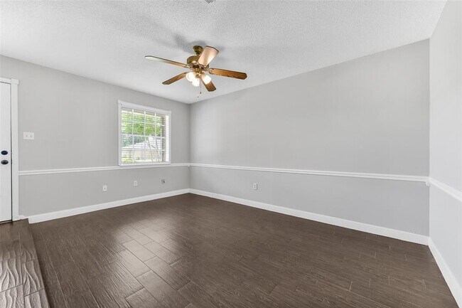 Building Photo - 206 Ron Cir