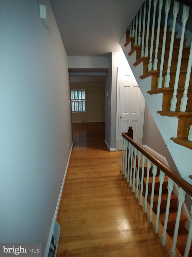 Building Photo - 1610 Angus Ct