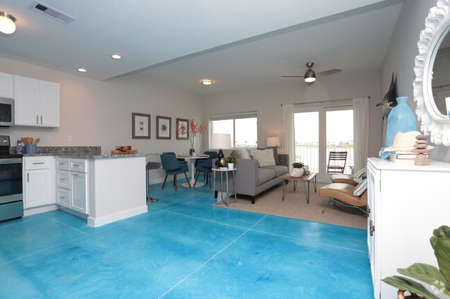 1BR, 1BA 868SF - Entry - The Waterfront