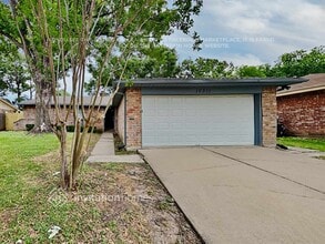 Building Photo - 10311 Towneview Dr