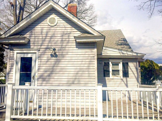 Building Photo - 16 Wanser Pl