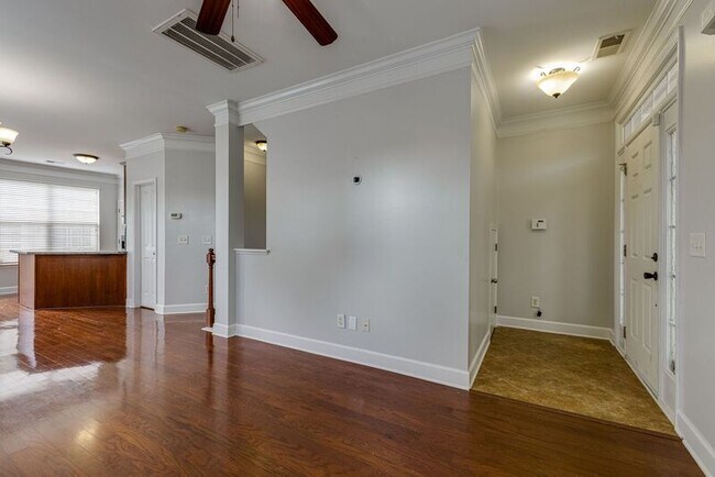 Building Photo - 531 St Jules Ln
