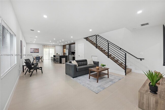 Foto del edificio - 1121 NW 25th St