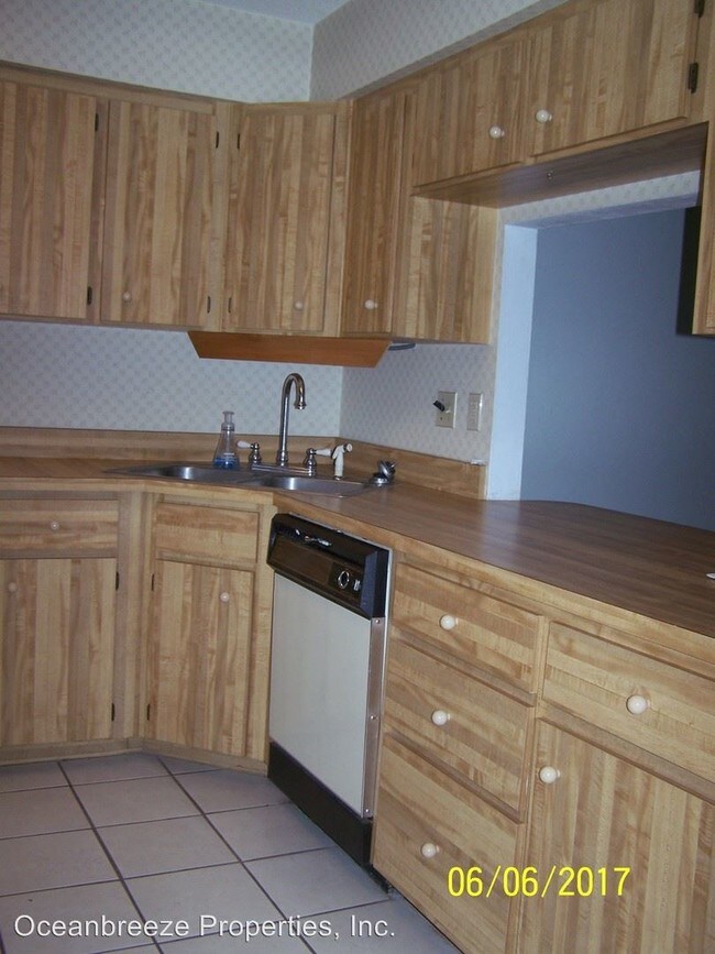 Building Photo - 408 Shangri La Cir