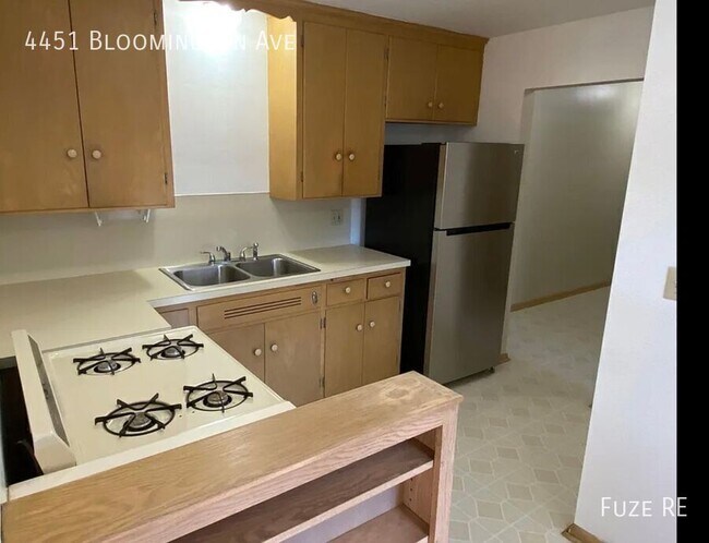Foto del edificio - 4451 Bloomington Ave