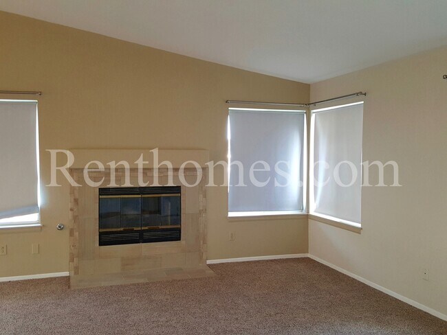 Building Photo - 9929 Via De Oro