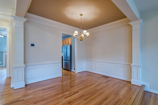 Building Photo - Palatial 4 Level 3 Bedroom 4.5 Bathroom Br...