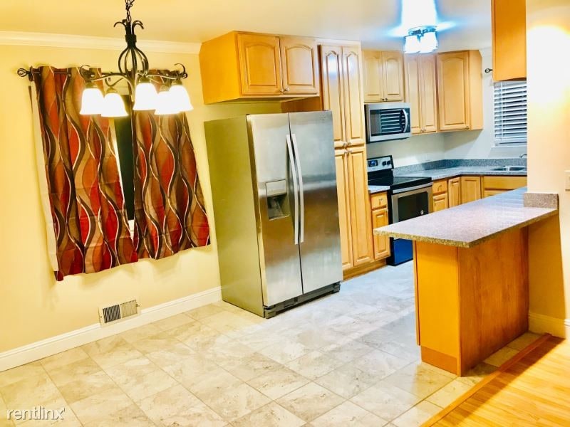 Primary Photo - 3 br, 2 bath Apartment - 558 Shadow Glen