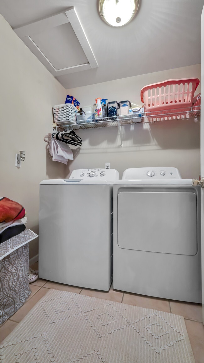 Arcadia Laundry Room - Stoney Park Place Apartments