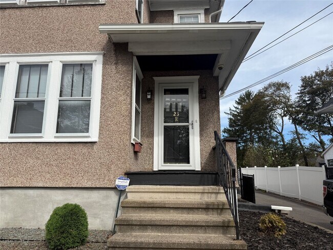 Building Photo - 23 Linden St