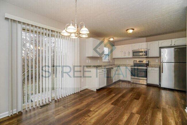 Building Photo - REDUCED!