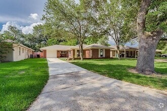 Building Photo - 4734 Benning Dr